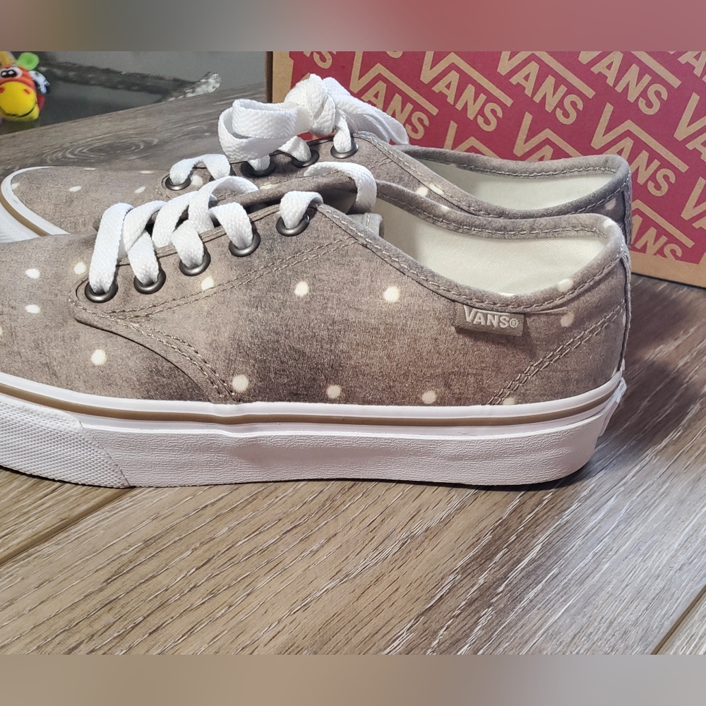 Vans women's Camden stripe taupe & white polka dot tennis shoe Sz 6